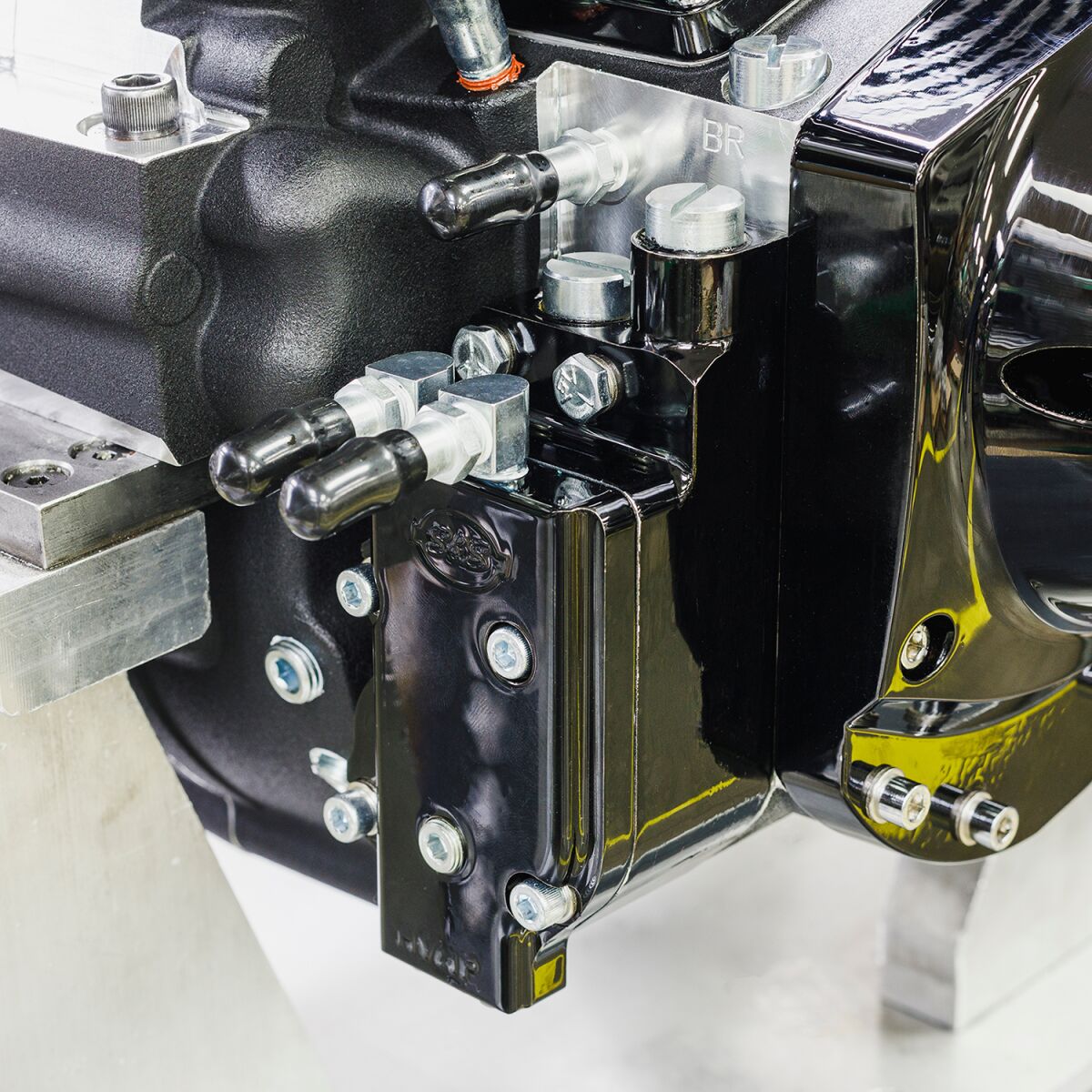 ENGINE V124 BLACK ED LB