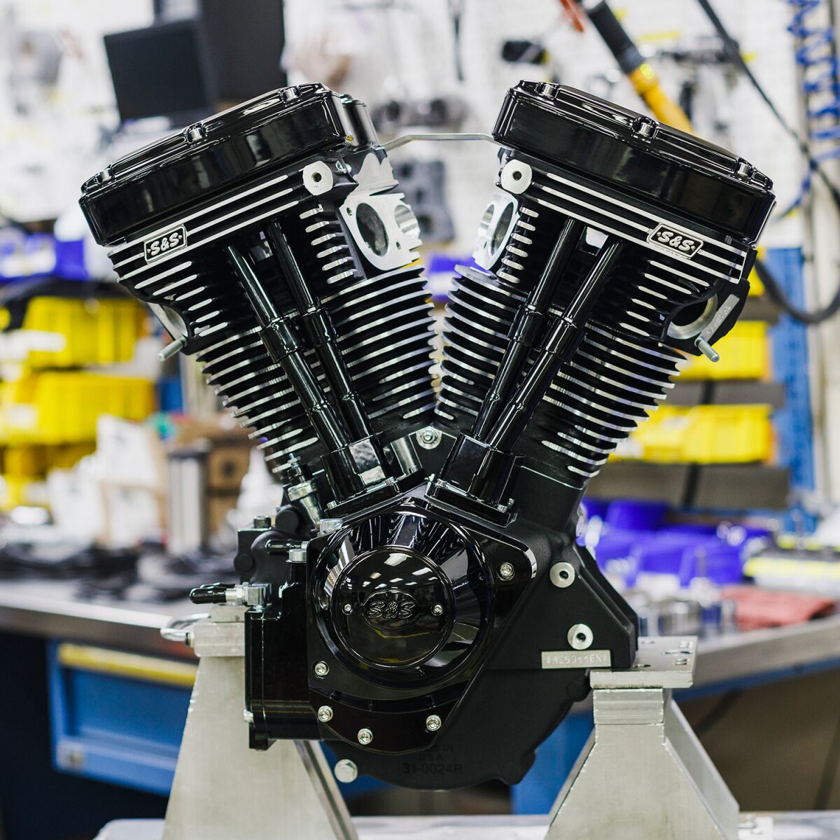 ENGINE V124 BLACK ED LB