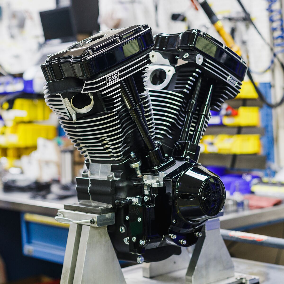 ENGINE V124 BLACK ED LB