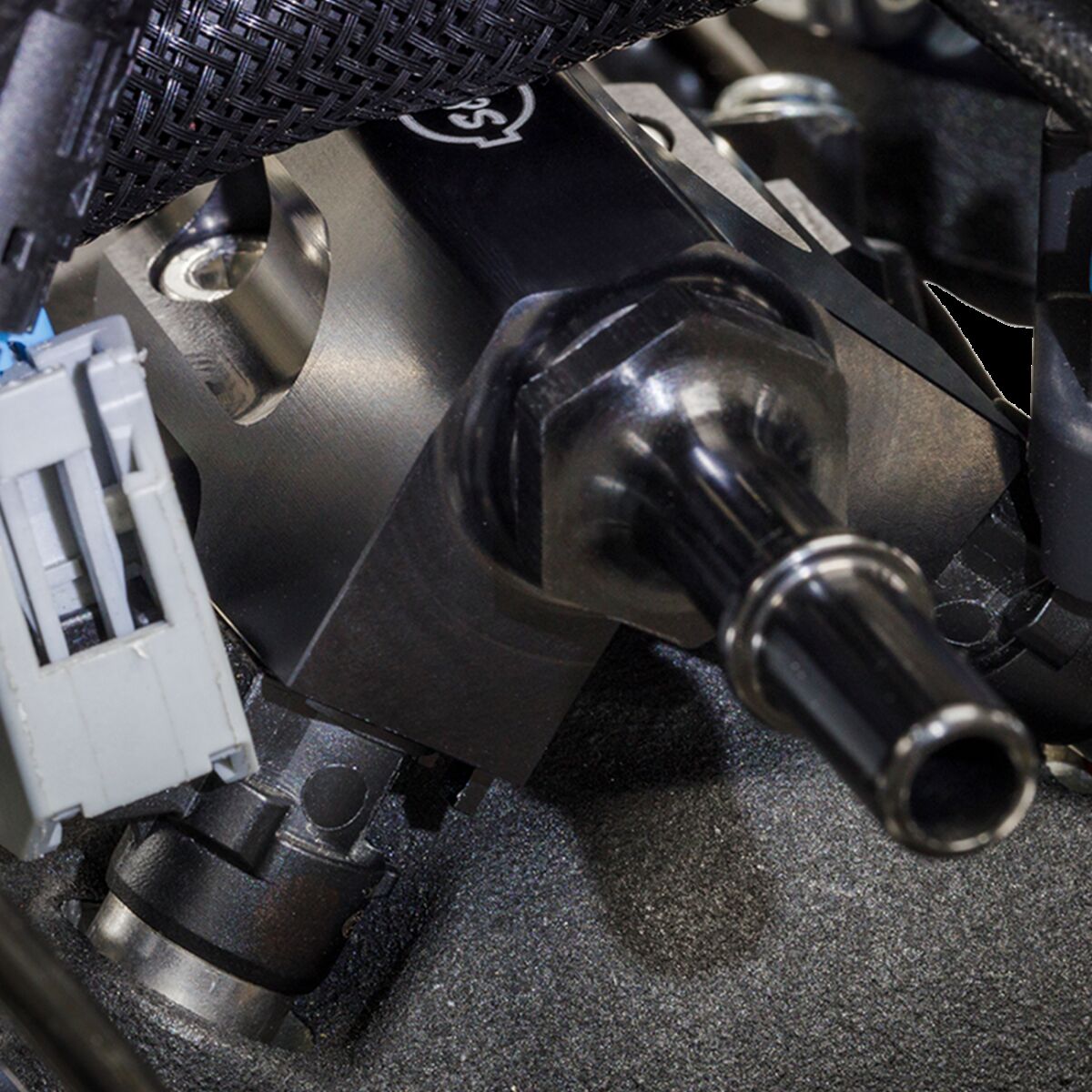 Fuel Rail Kit Billet Black M8