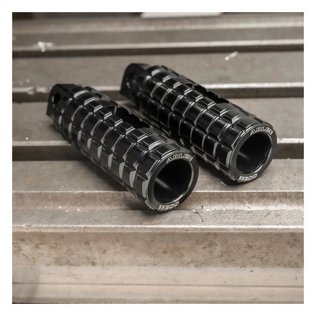 Arlen Ness, Speedliner Passenger footpeg set